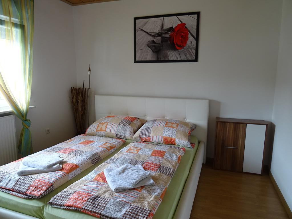 Apartment Euro As Kappel-Grafenhausen Exteriör bild